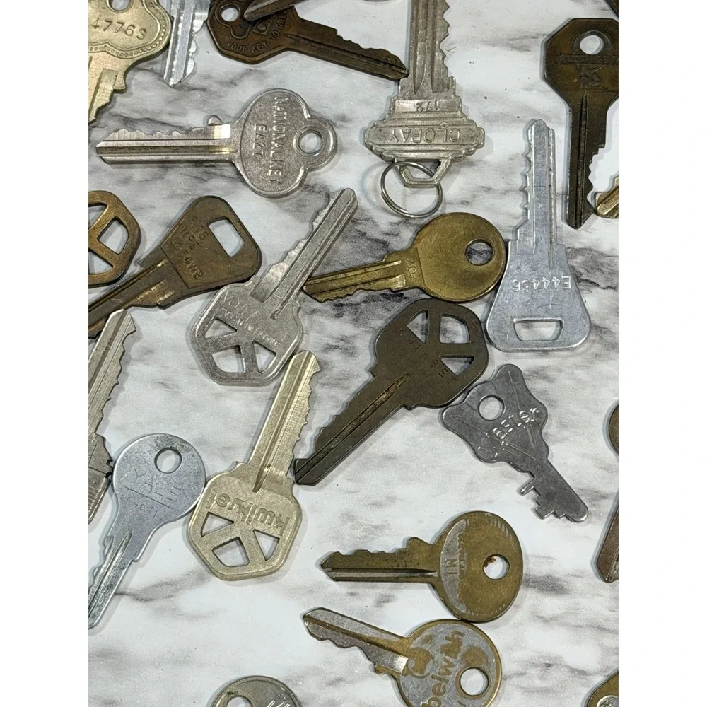 VTG KEYS 113 OVER 1LB~ GM, HOUSE, MASTER, VW, SAMSONITE, CHICAGO LOCK ETC (2593)